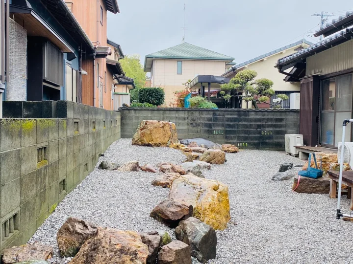 暮らしにゆとりを生む外構リフォーム|雑草・ぬかるみ・ペットのお悩みを快適空間に!