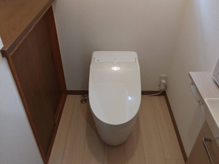 【岡山市南区】H様邸トイレ交換&床張替え