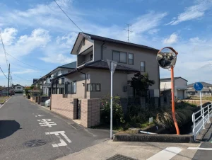 岡山市南区 外壁塗装 施工後 交差点側から見た外観